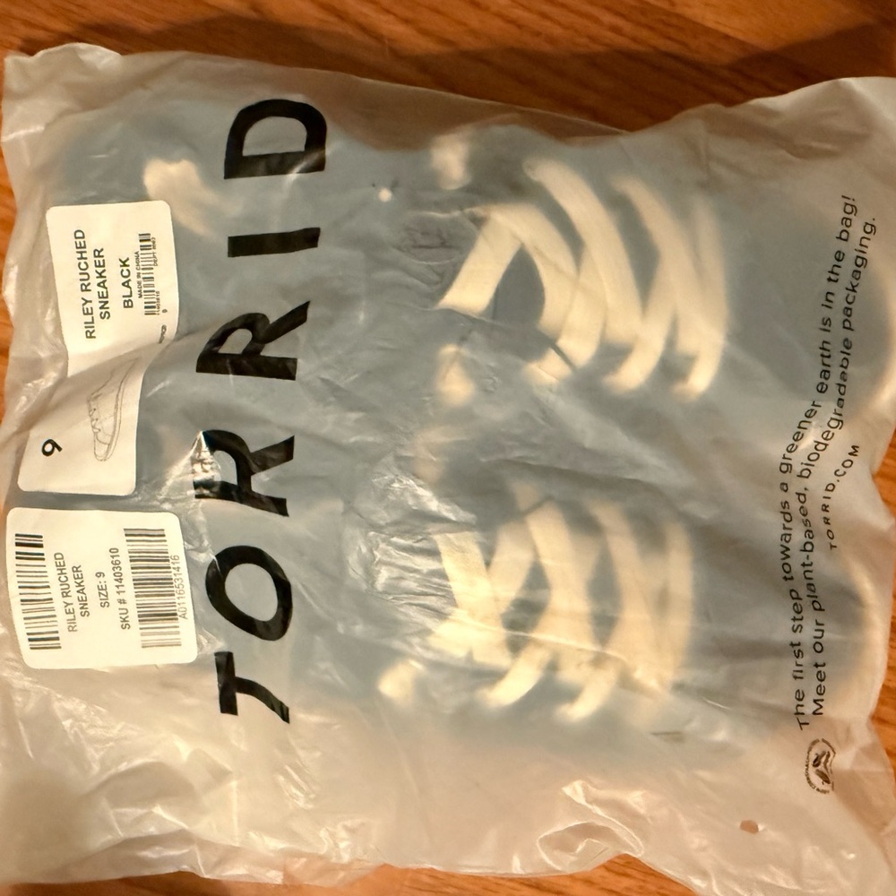 Torrid Black Riley Ruched Back Slip On - Picture 2 of 3